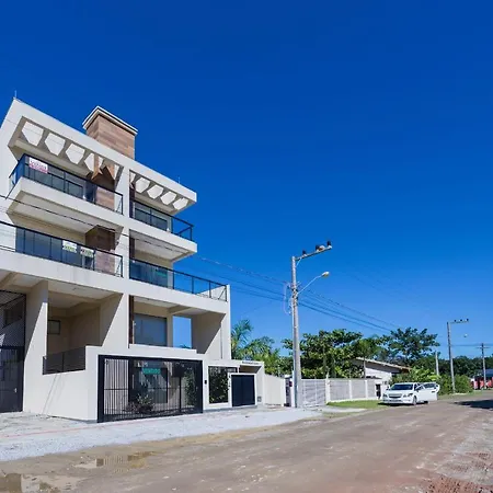 Encanto de apartamento, novo! A 290 metros da praia do Canto Grande!-3